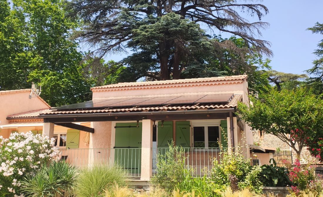 La maison équipée d’une installation photovoltaïque de 4,5 kWc à Saint-Ambroix.