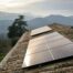 Vue rapprochée des panneaux photovoltaïques à Mialet.