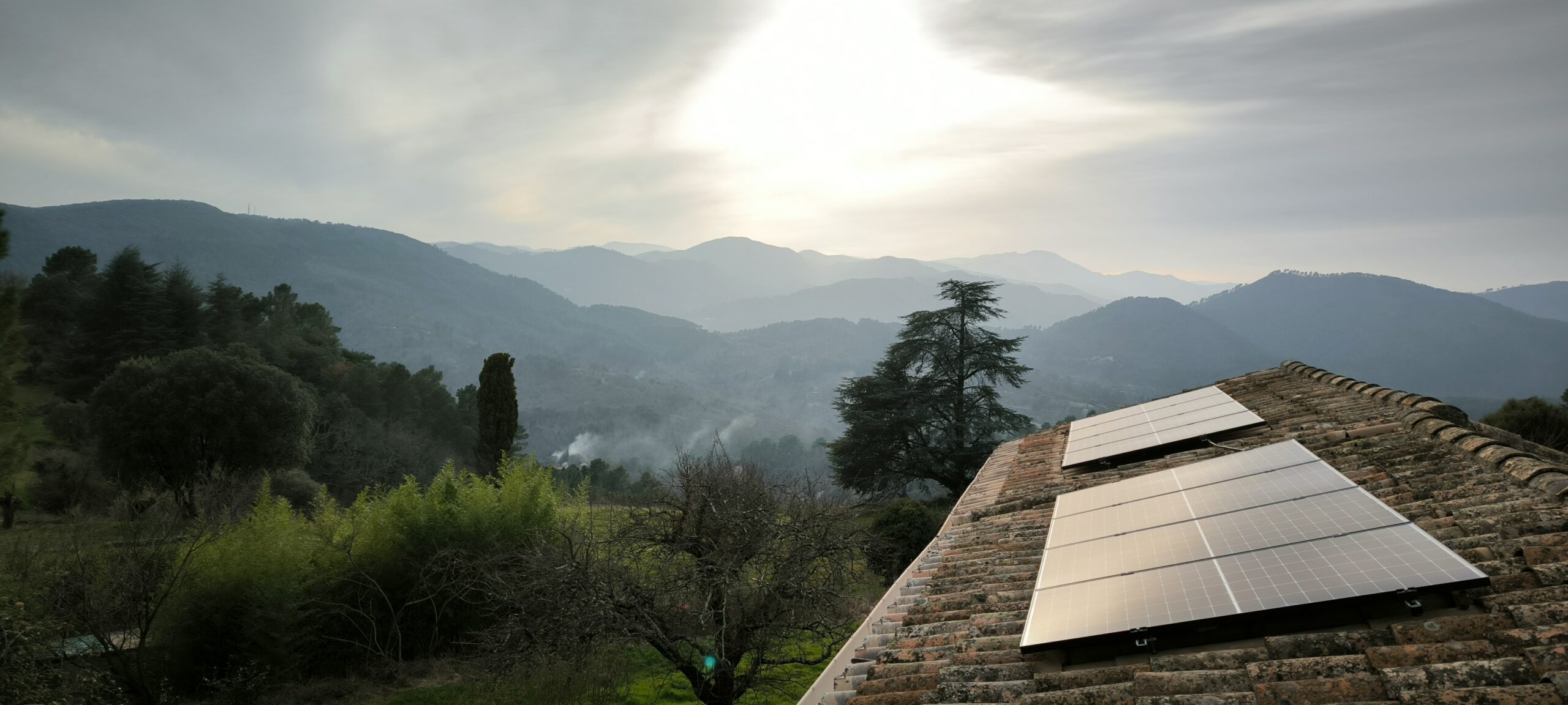 Vue d’ensemble de la toiture équipée à Mialet.
